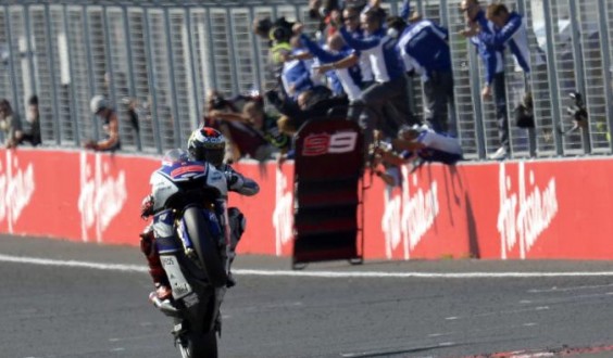 MotoGP Phillip Island: Stoner domina Pedrosa cade e Lorenzo è Campione del Mondo