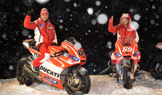 MotoGP Wroom: Svelata sotto la neve la nuova Ducati GP13