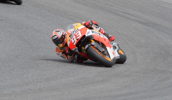 MotoGP: Marquez vince per la sesta volta, ma che bagarre con Lorenzo!