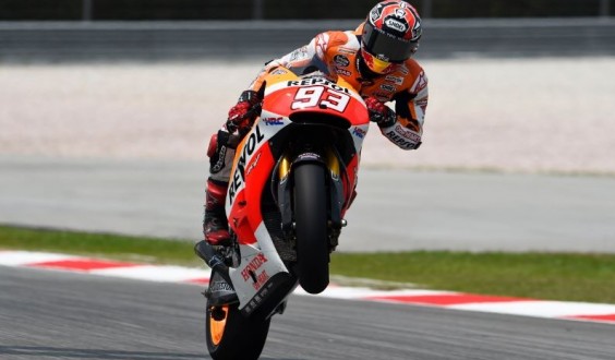 MotoGP; a Sepang il solito Marquez fa la pole a tempo di record; brutta caduta per Pol Espargaro'